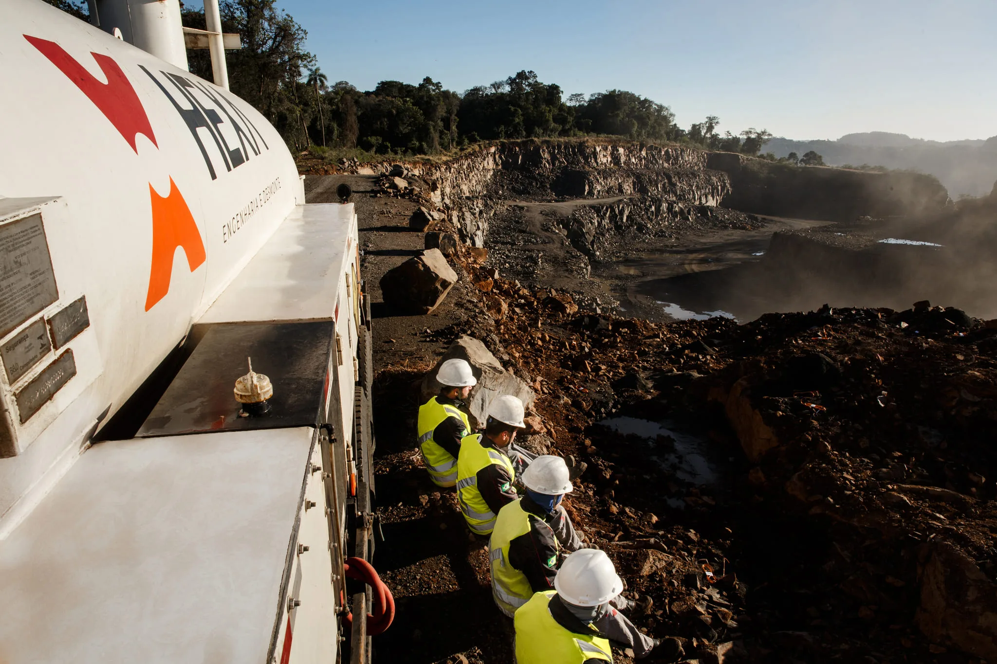 Desmonte em pedreira de alta produção